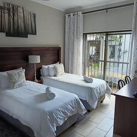 Three Olives Guesthouse سنتوريون المظهر الخارجي الصورة