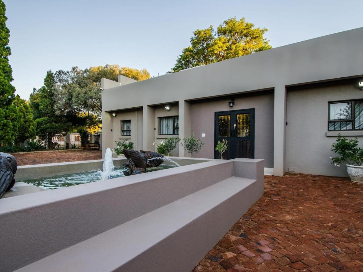 Three Olives Guesthouse سنتوريون المظهر الخارجي الصورة