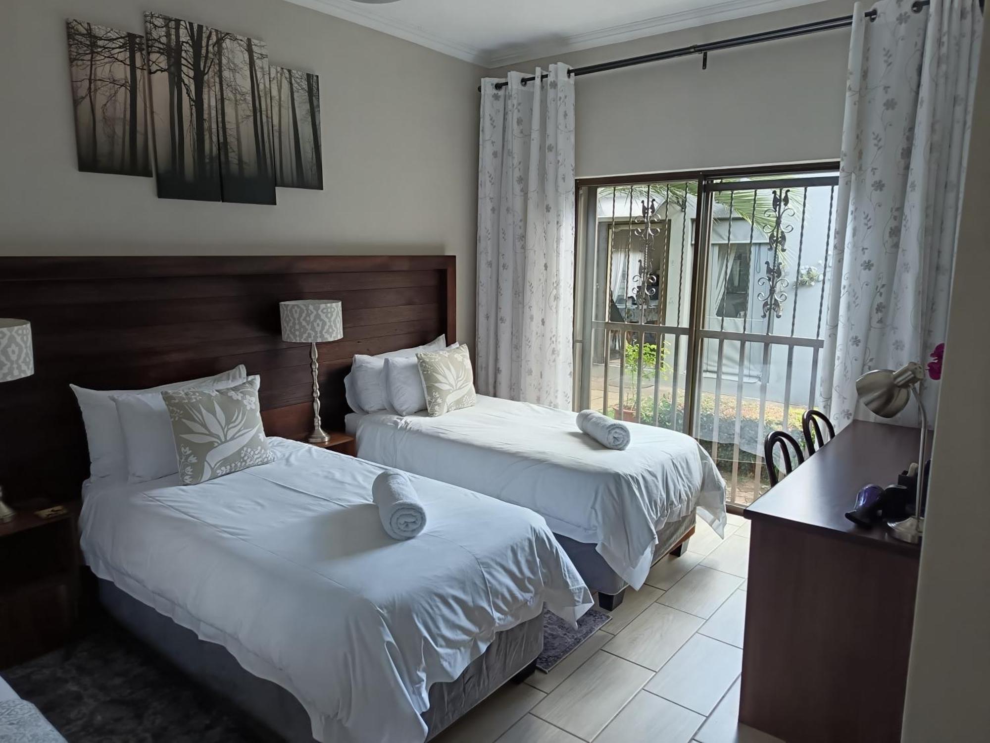 Three Olives Guesthouse سنتوريون المظهر الخارجي الصورة